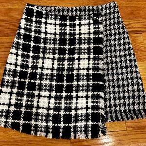Super cute plaid skirt black and white plaid size 14